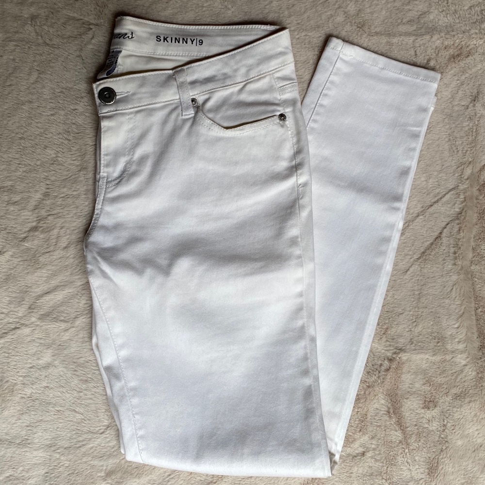 White skinny jeans